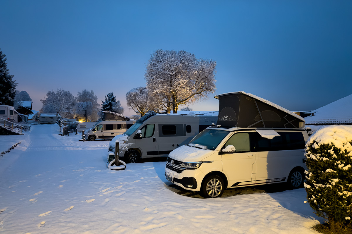 Wir hatten viel Schnee auf dem Campingplatz am Hopfensee.