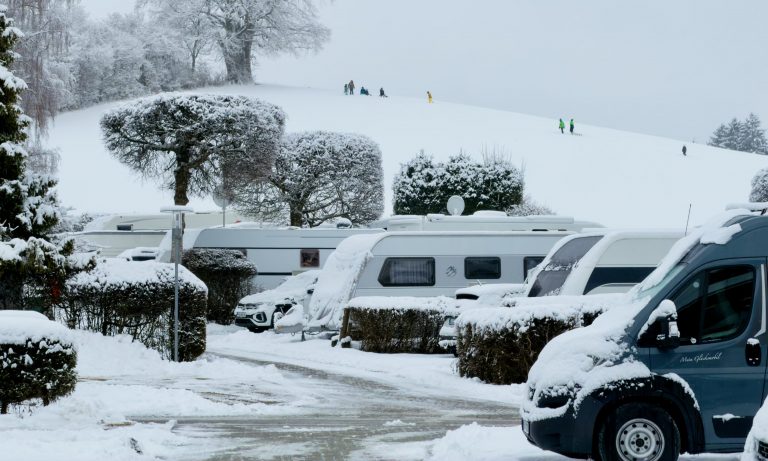 Wintercamping mit Familie: Der komplette Guide